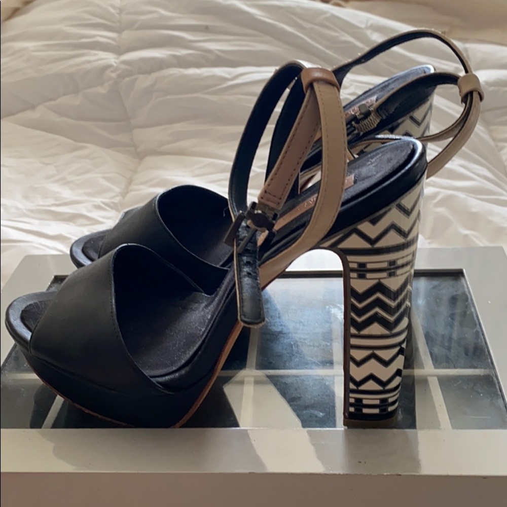 BCBG CHUNKY HEEL